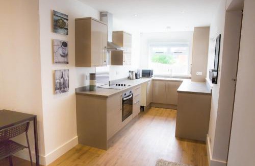 Merthyr Tydfil House | Greenacres Bungalow 2 Bedroom Sleeps 4 Near Town Centre