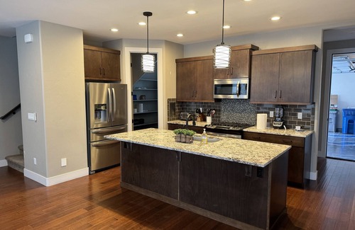 Harris Ranch House | Greenbelt Townhouse - Walk to restaurants - coffee shop. Family friendly.