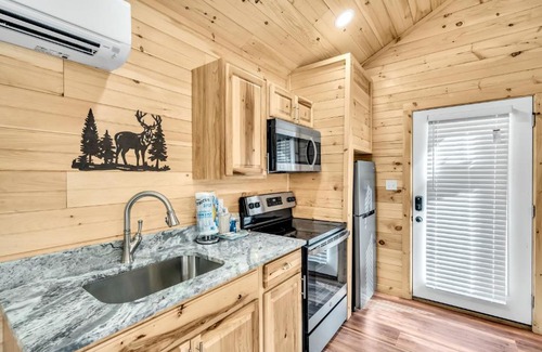 Cosby House | Greenbriar Place, Pickleball Court, Creek, WIFI, Mountain Views, Starting at 79"