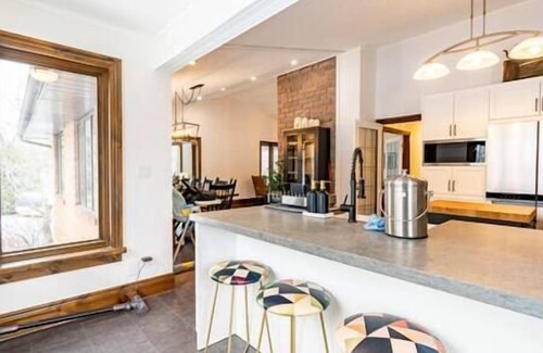 Flesherton House | Greenery Lane - w/private pond, hot tub & sauna!