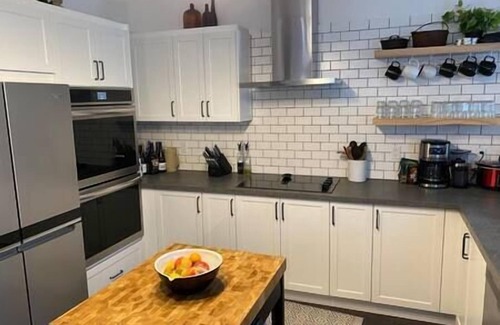 Flesherton House | Greenery Lane - w/private pond, hot tub & sauna!
