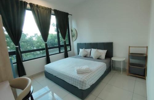 Bandar Sunway Apartment | Greenfield Residence with Amazing Pool View and High-Speed Wi-Fi