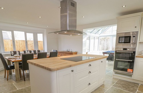 Forden Cottage | GREENFIELDS COTTAGE, pet friendly, with a garden in Montgomery