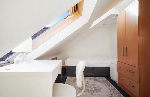 London Borough of Ealing Apartment | Greenford Hububb Stay