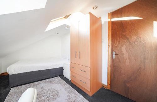 London Borough of Ealing Apartment | Greenford Hububb Stay