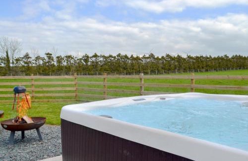 Gilcrux House | Greengill Farm Shepherds Hut- Ukc3632