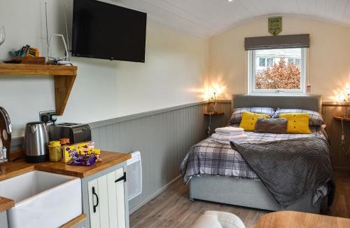 Gilcrux House | Greengill Farm Shepherds Hut- Ukc3632