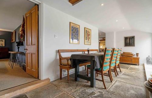Whichford House | Greenhill Farm Barn- Stunning Cotswold Barn with Billiards Room