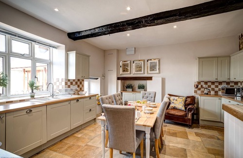 Kidlington Apartment | Greenhill Farmhouse | Cotswolds Holiday Let | 6 Beds & Sleeps 12