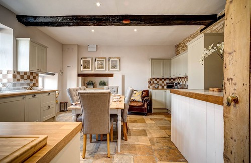 Kidlington Apartment | Greenhill Farmhouse | Cotswolds Holiday Let | 6 Beds & Sleeps 12