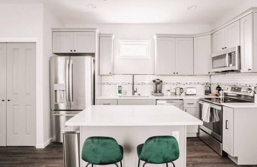 Northside House | Greenhouse Cottage 10 min to Downtown, UC Hospital
