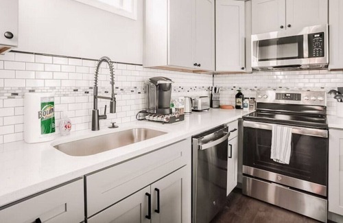 Northside House | Greenhouse Cottage 10 min to Downtown, UC Hospital