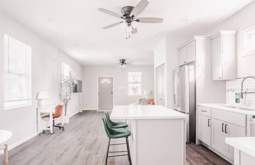 Northside House | Greenhouse Cottage 10 min to Downtown, UC Hospital
