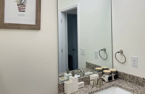 Oakdale House | Greenhouse|King bed| wifi| free parking