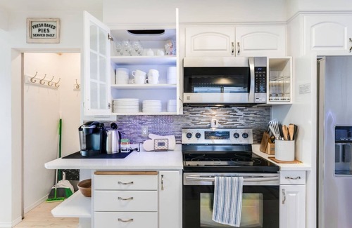 Phinney Ridge House | Greenlake Retreat-AC/Near Park & Cafes/Fenced Yard