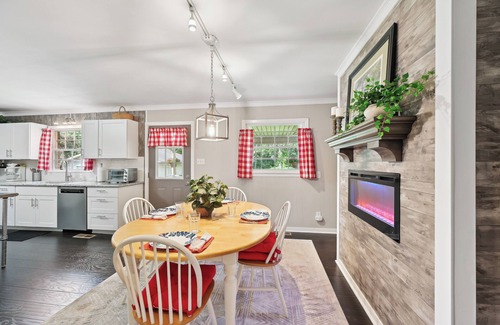 Greensboro House | Greensboro Golf Getaway - 9 Mi to Downtown!