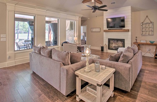 Hot Springs Village House | 'Greenside Bunker' w/ Fire Pit on Golf Course!