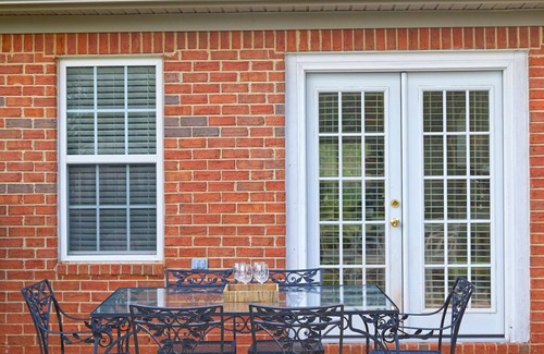 Grovetown House | Greenside Getaway | Pet Friendly with Yard, Firepit, WiFi & Netflix