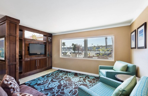 Pacific Beach Hotel | GreenTree Inn San Diego Mission Bay