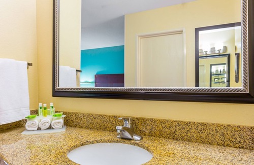 Pacific Beach Hotel | GreenTree Inn San Diego Mission Bay