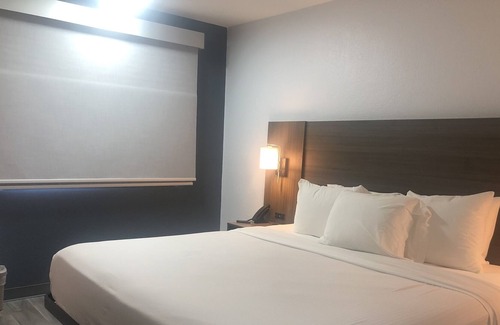 Southside Hotel | GreenTree Inn Santa Fe