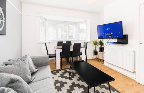 Sheldon Apartment | Greenvale Apartment - Sleeps 4 + Breakfast Hamper