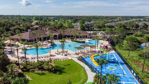 Windsor Hills House | GreenView 5BR/5BA Home Pool/SPA 2 Miles Disney