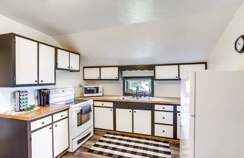New Haven  Huron County Apartment | Greenwich Countryside Apartment w/Shared Yard