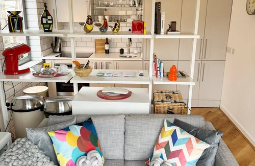 Greenwich West Apartment | GREENWICH LUX STUDIO LONDON. 1-3months+. Central, From GBP288- GBP1620per mth