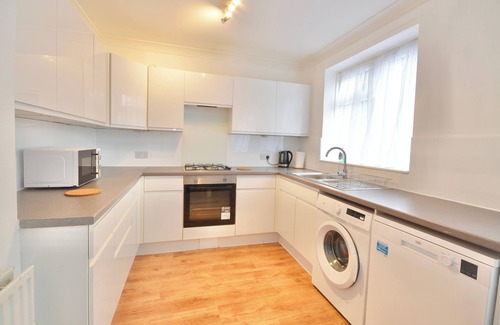 Abbey Wood House | Greenwich Retreat - 4bed home