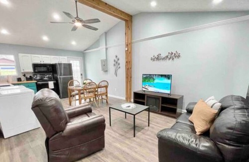 New Whiteland House | Greenwood/Franklin, Newly Remodeled 3 Bedroom Home