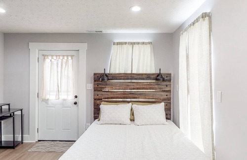 Greenwood Apartment | Greenwood Getaway Apartment - Recently Remodeled