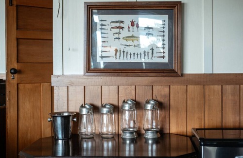 Hilltop Villa | Greenwood Lodge at Lake Taupo | Lakeside Escape w/Beach, Lawn & Mooring