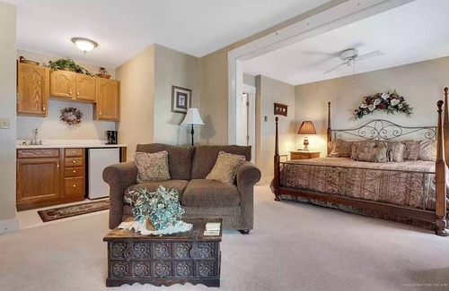 Harrison Bed & Breakfast | Greenwood Manor Inn