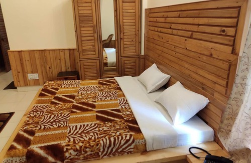 Dharamshala Hotel | Greenwoods Inn