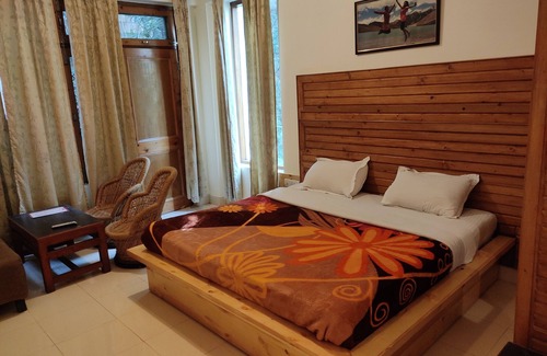 Dharamshala Hotel | Greenwoods Inn