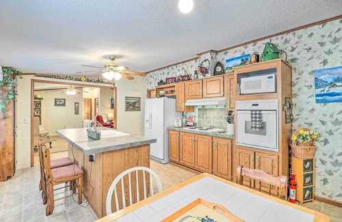 Greers Ferry House | Greers Ferry Getaway w/Deck & Lake Access!