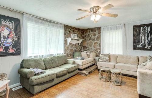Higden House | Greers Ferry Home with Fire Pit Near Shiloh Marina!