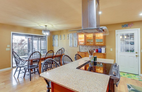 Tumbling Shoals House | Greers Ferry Lake Vacation Rental w/Porch & View!