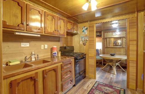Greers Ferry Cabin | Greers Ferry Lake Escape: Cabin w/Pool Access