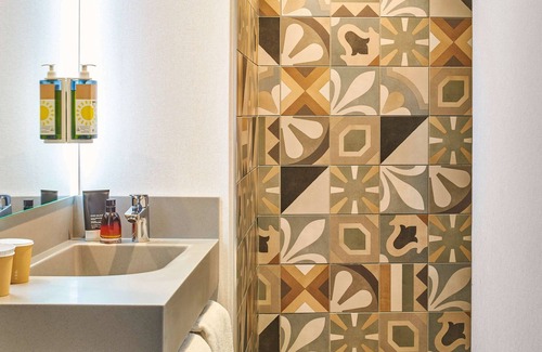 Quartier de la Chapelle Hotel | greet Hotel Paris porte de la Chapelle - Aréna