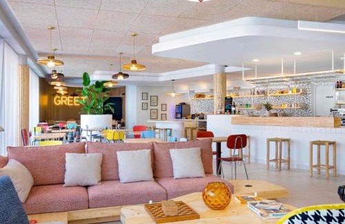 Salon-de-Provence Hotel | greet hotel Salon de Provence