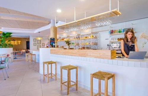 Salon-de-Provence Hotel | greet hotel Salon de Provence