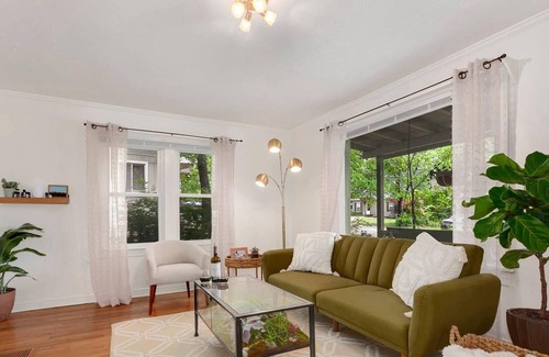 Fayetteville House | Gregg Greenhouse - 1 mi to U of A
