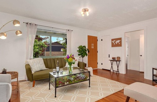 Fayetteville House | Gregg Greenhouse - 1 mi to U of A