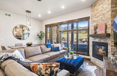 Park City House | Gregs Grandeur Pristine Condo with Private Hot Tub