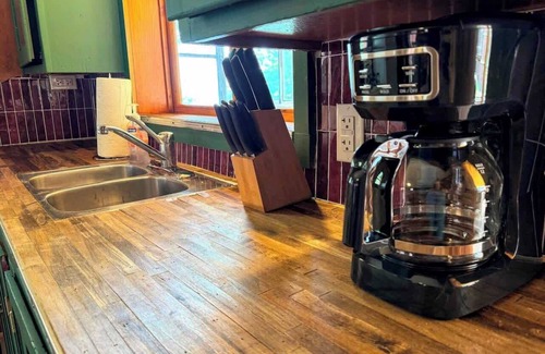 Woodruff Cabin | Gresham Shores - Woodies Perch - PET FRIENDLY