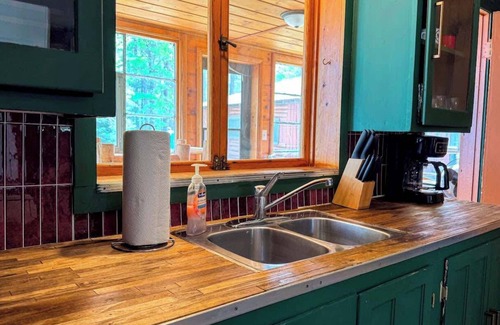 Woodruff Cabin | Gresham Shores - Woodies Perch - PET FRIENDLY