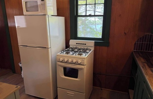 Woodruff Cabin | Gresham Shores - Woodies Perch - PET FRIENDLY