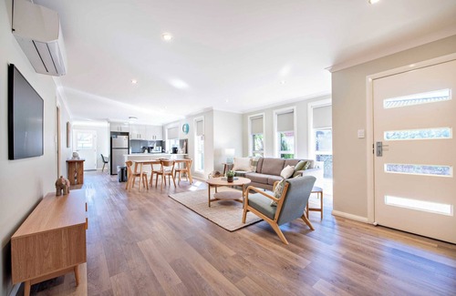 Dubbo Apartment | Grevillea Court - Close to Zoo, Firepit & BBQ